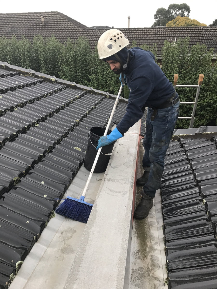 Roof gutter cleaning in Melbourne
