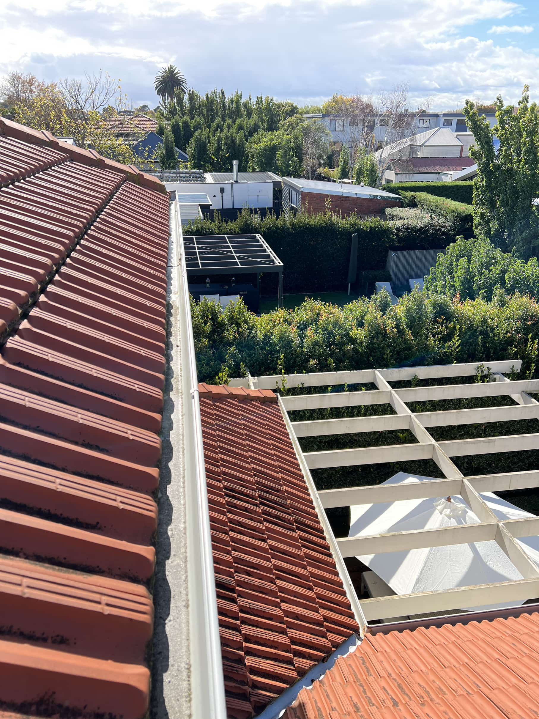 properly clean gutters in melbourne